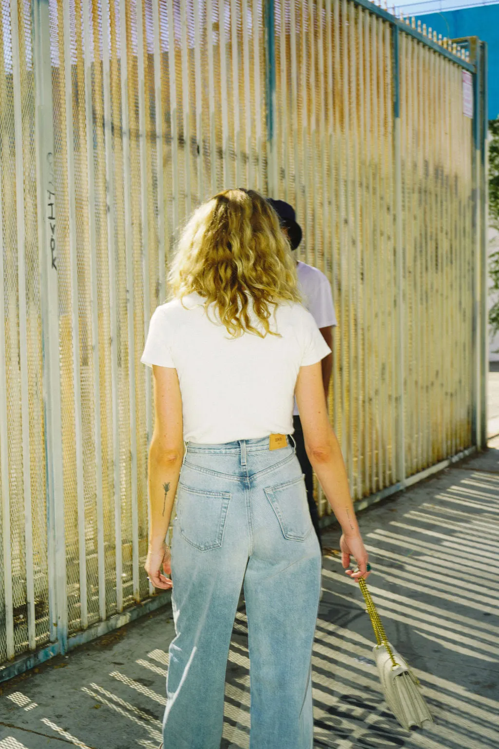 Kayla Relaxed Barrel Jean || Foam