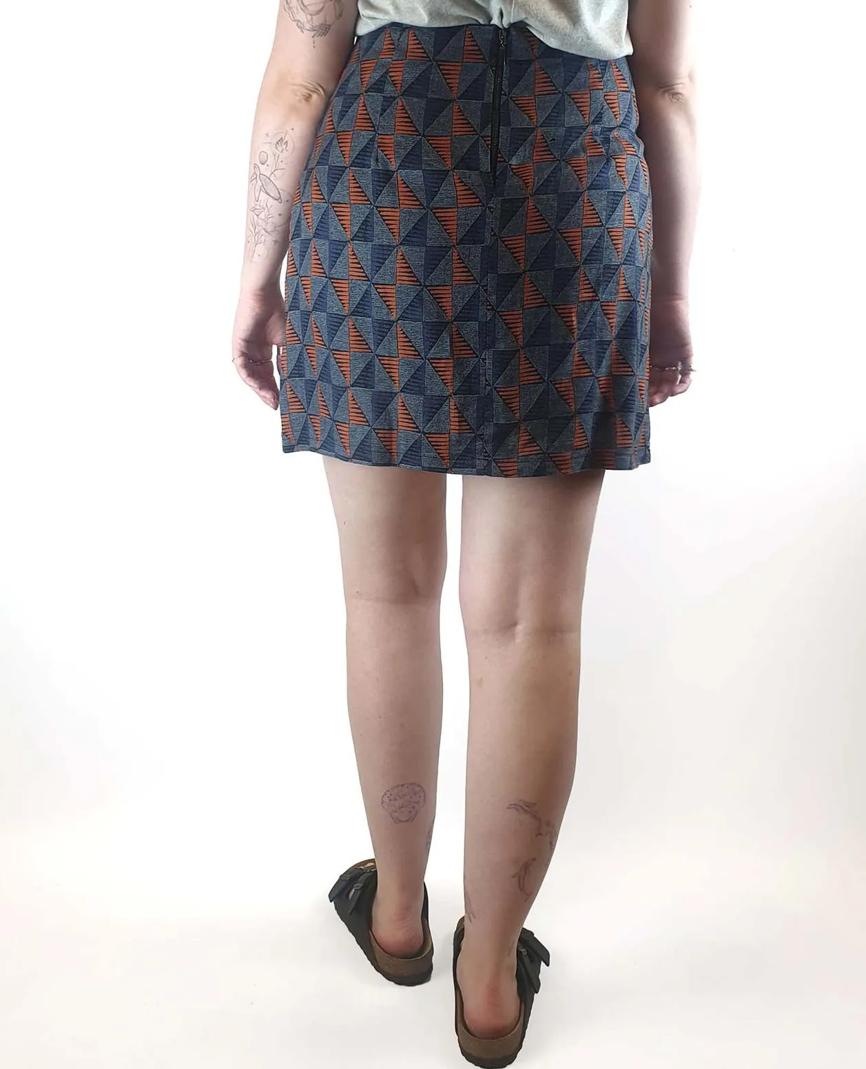 Kindling grey, blue and red unique print short skirt size 12