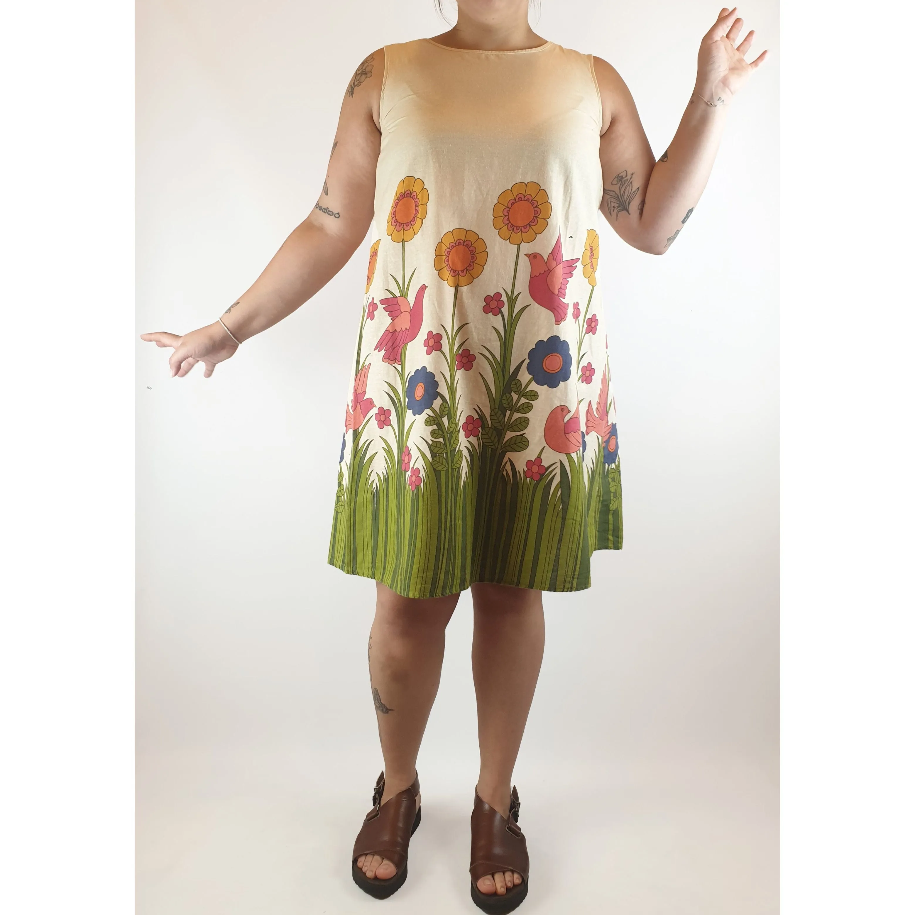 Princess Highway pre-owned cream coloured shift dress with fabulous 60s style print size 14